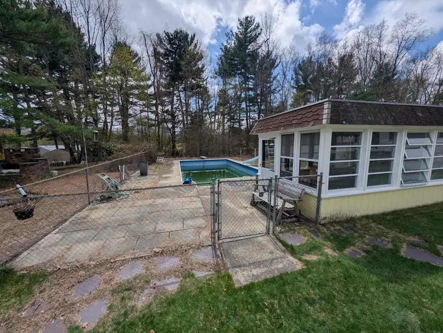 16 Pinewood Dr, Webster, MA 01570 - #2