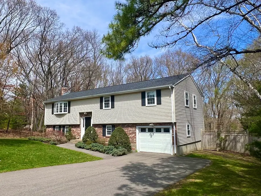49 Stonybrook Dr, Holliston, MA 01746 - #3