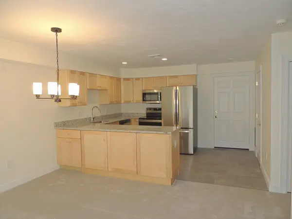 28 Greenleaves Drive #827, Amherst, MA 01002