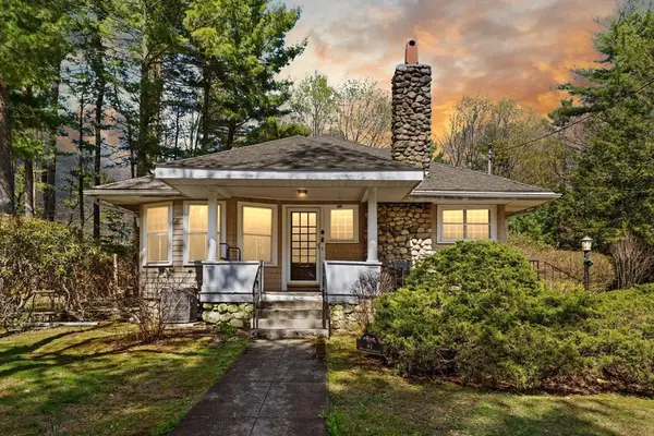 41 Pine Grove Ave, Sharon, MA 02067