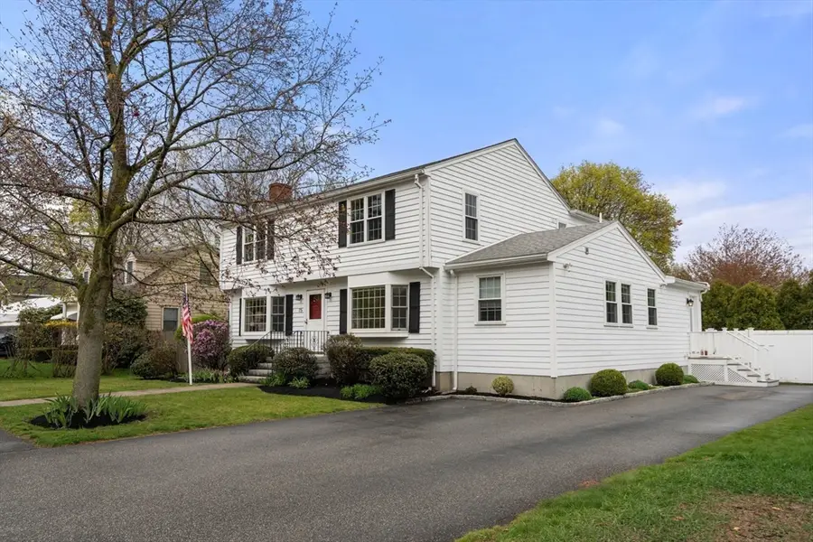 15 Walton St, Wakefield, MA 01880 - #3