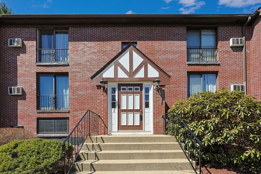 1229 Lawrence St #303, Lowell, MA 01852 - #3