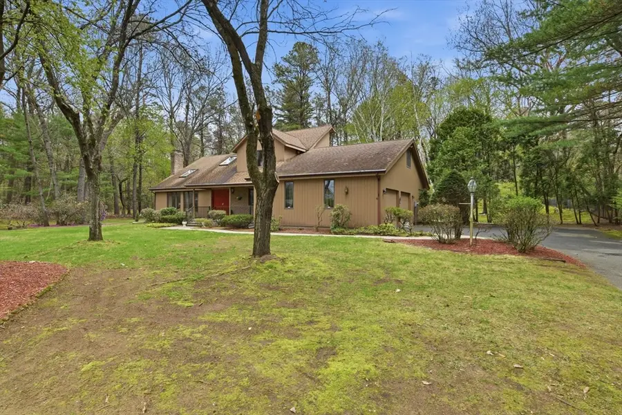 651 Frank Smith Rd, Longmeadow, MA 01106 - #3