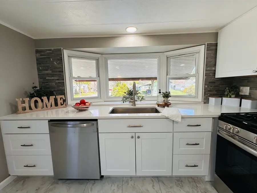 11 Lamplighter Ln, Springfield, MA 01119 - #3