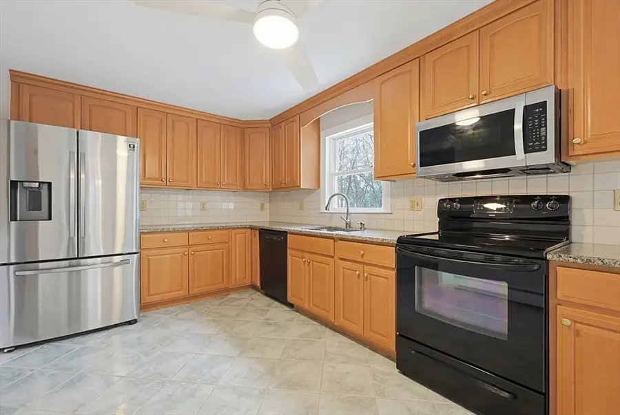 9 Franklin Street, Medway, MA 02053 - #3