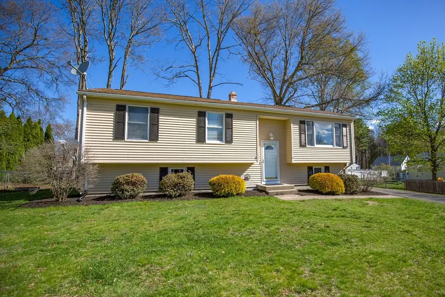 90 Teakwood Rd, Springfield, MA 01128 - #3