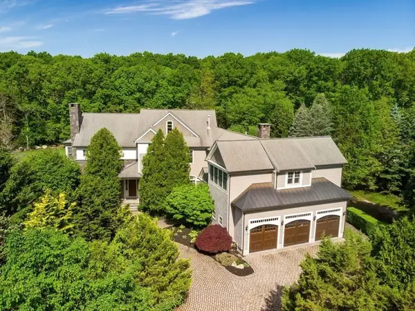 2 Stonegate Ln, Dover, MA 02030