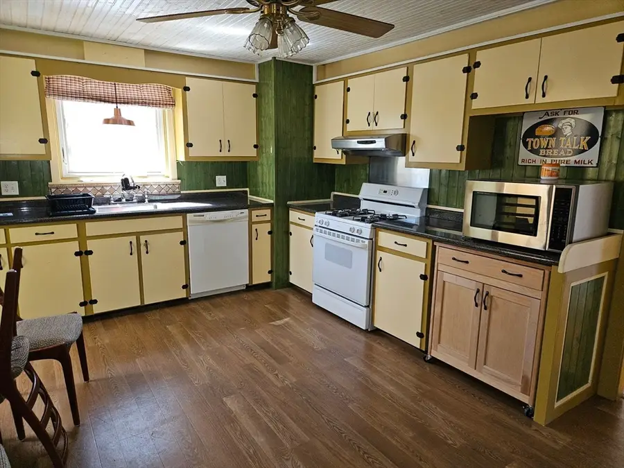 449 Oak St, Shrewsbury, MA 01545 - #3