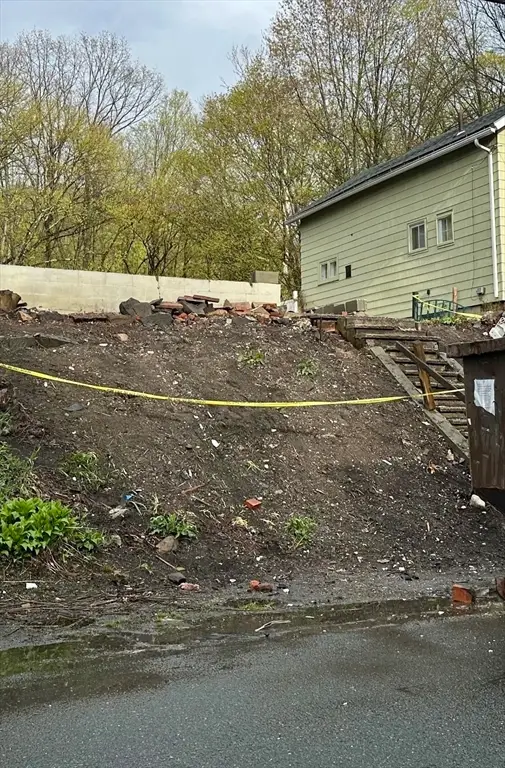 77 Washington St, Greenfield, MA 01301