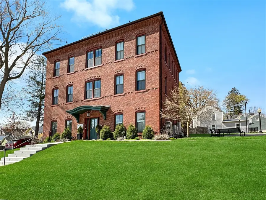 15 Sparhawk St #2, Amesbury, MA 01913 - #3