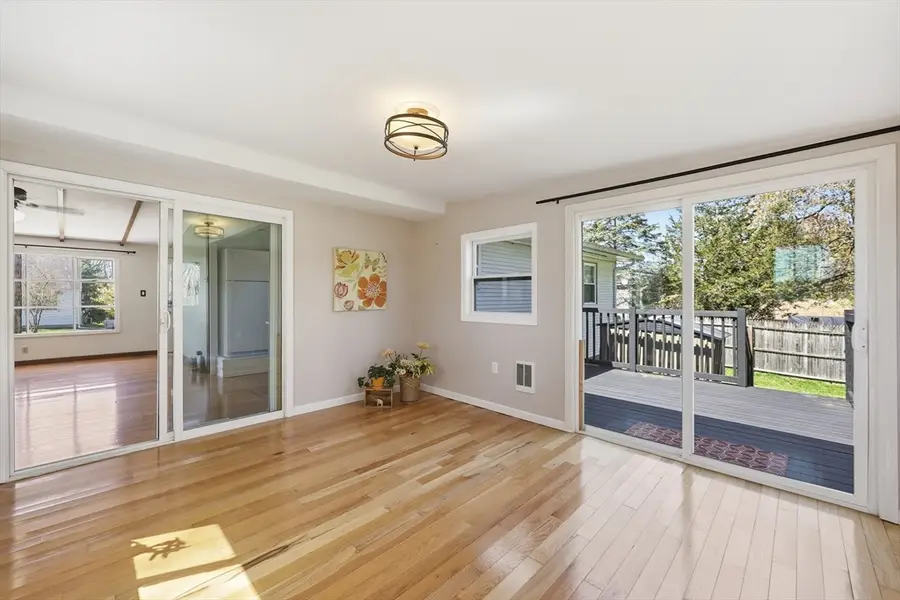 69 Maplehurst Ave, East Longmeadow, MA 01028 - #3