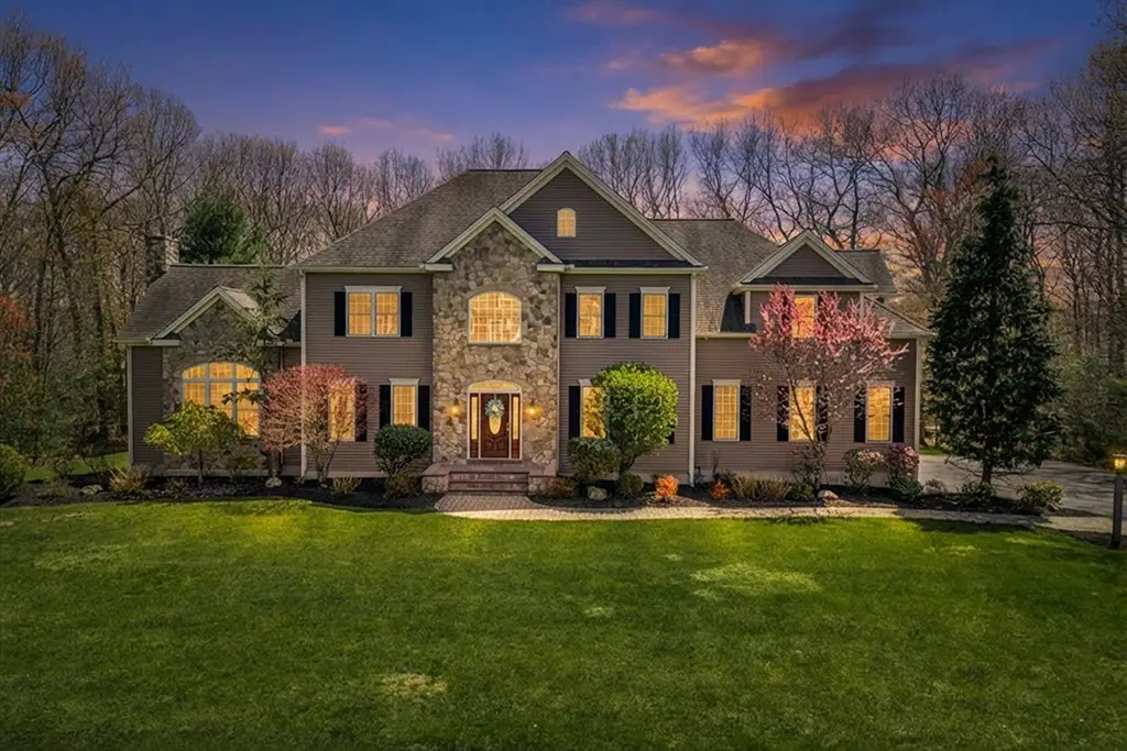 21 Stable Way, Medway, MA 02053 - #1