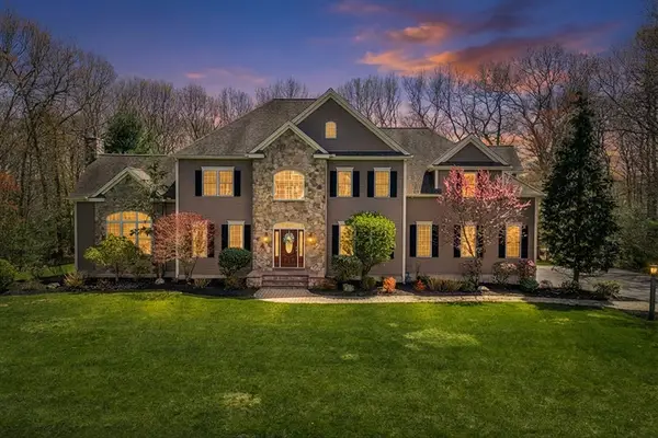 21 Stable Way, Medway, MA 02053