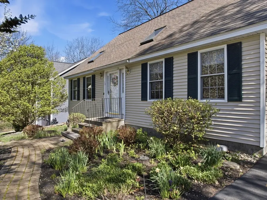 19 Brendan Rd, Clinton, MA 01510 - #3