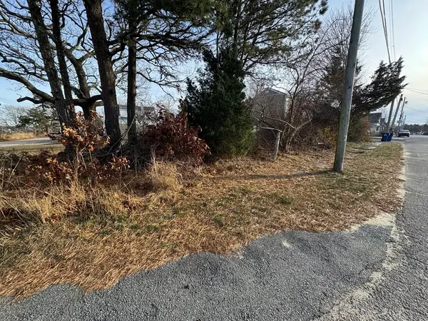 29 Camp St, Wareham, MA 02571