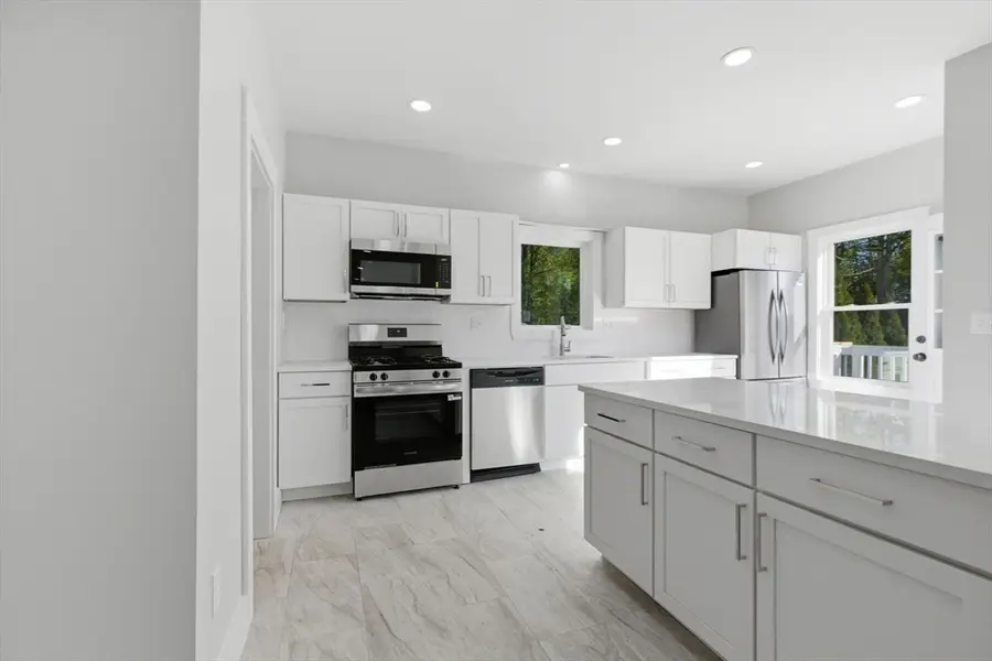 7 Myrtle St, Middleboro, MA 02346 - #3