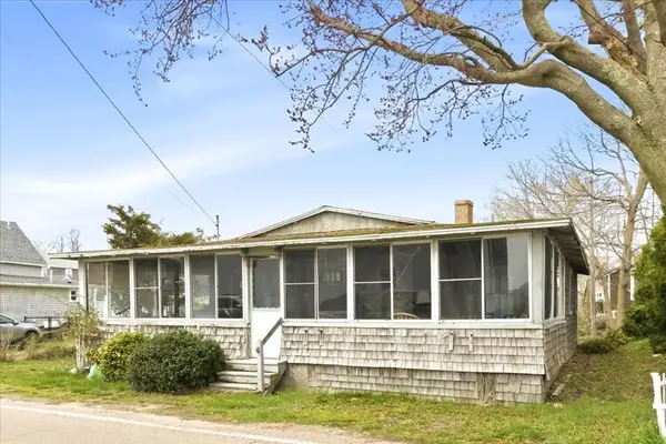 64 Central St, Marshfield, MA 02020