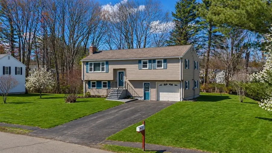 3 Lark Dr, Hudson, MA 01749 - #2