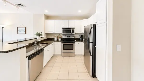 10 Seaport Dr #2217, Quincy, MA 02171