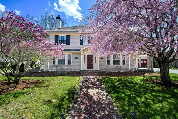 48 Moreland Ter, New Bedford, MA 02740