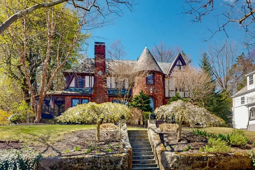 32 Alberta, Chestnut Hill, MA 02467 - #1