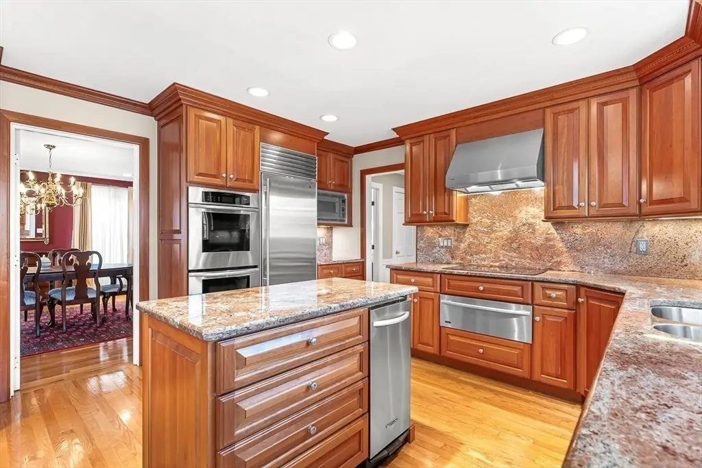 2 Liberty Ln, Lynnfield, MA 01940 - #1