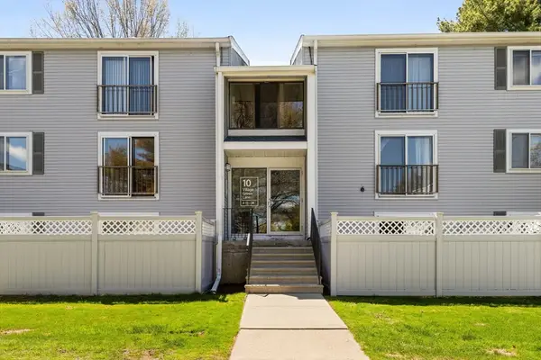 10 Village Green Ln #19, Natick, MA 01760