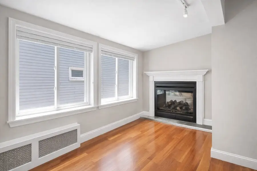 318 K St #2, Boston, MA 02127 - #3