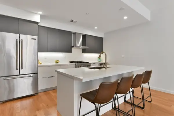 531-533 E 2nd St #201, Boston, MA 02127