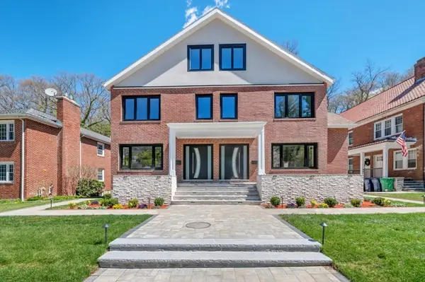 444 Lowell Ave #444, Newton, MA 02460