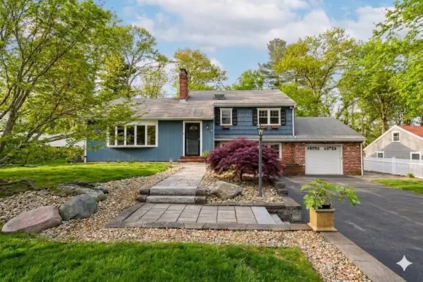 25 Lakeview Ave, Holbrook, MA 02343