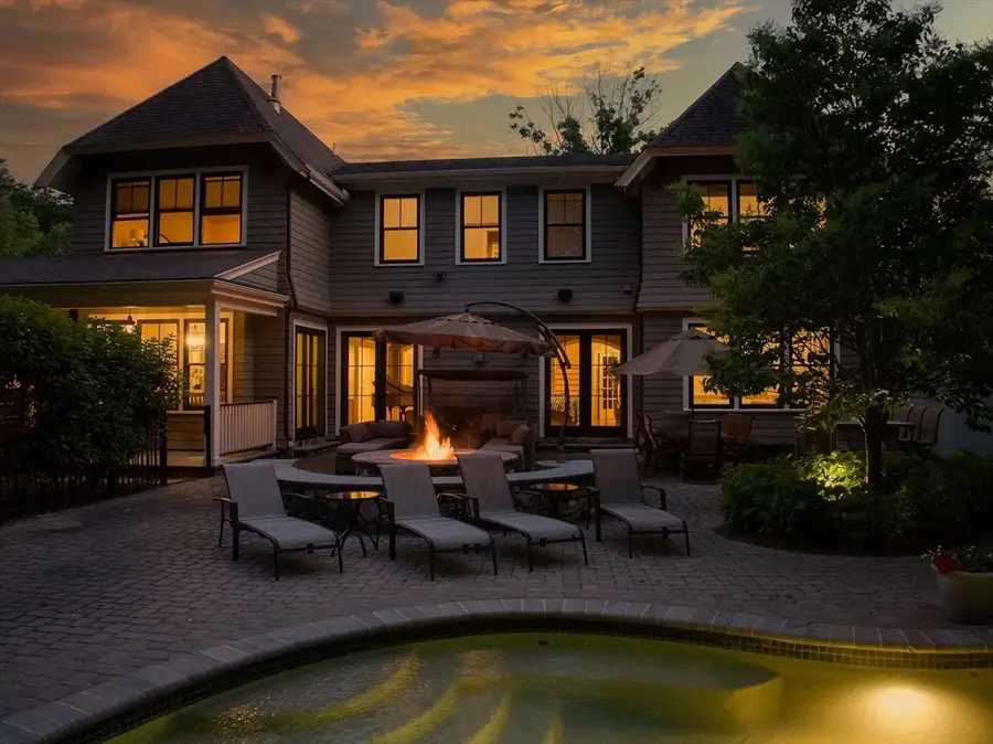 4 Abbott Ln, Bedford, MA 01730 - #2
