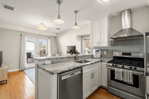 117 M St #3, Boston, MA 02127