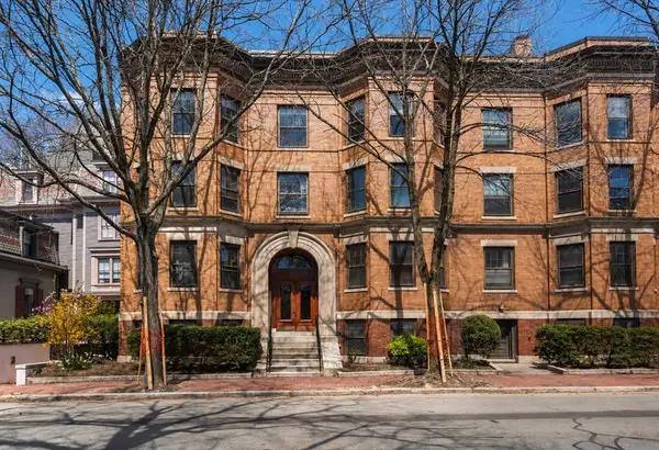 31 Linnaean Street #6, Cambridge, MA 02138