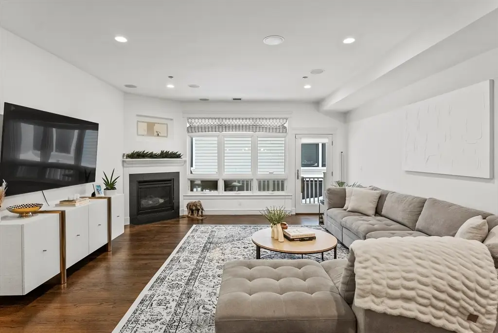 350 W 2nd St #2, Boston, MA 02127 - #1