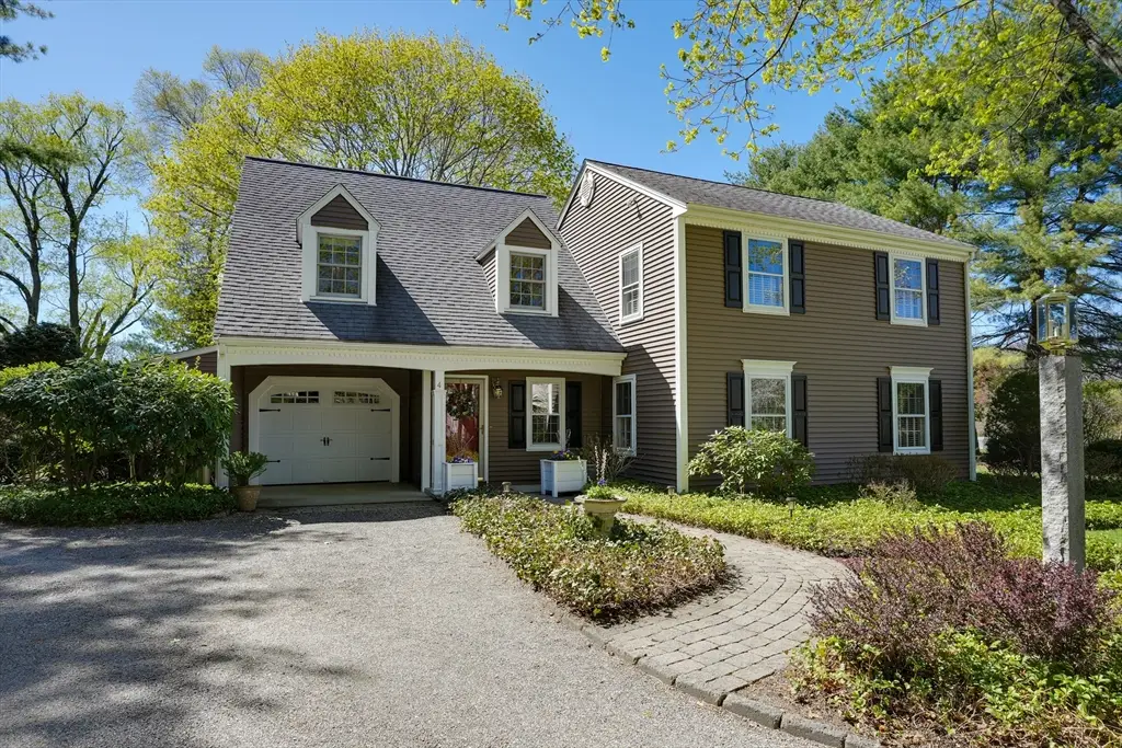 4 Newell Dr, Medfield, MA 02052 - #1