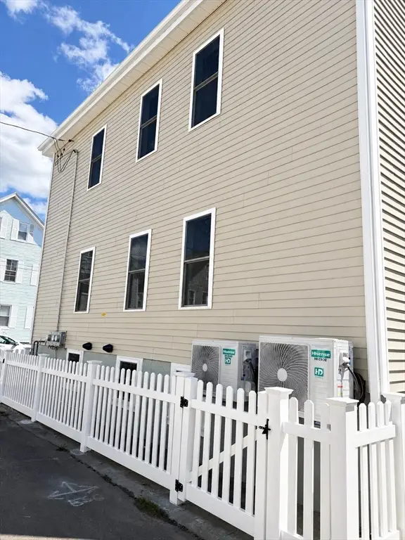 33 Crapo St., New Bedford, MA 02740 - #3