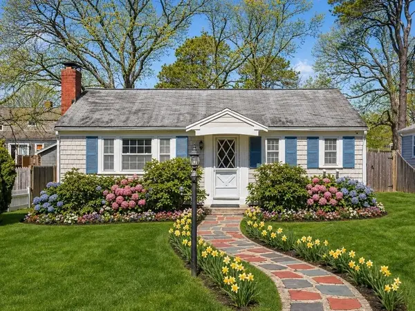 9 Mayflower Rd, Yarmouth, MA 02673