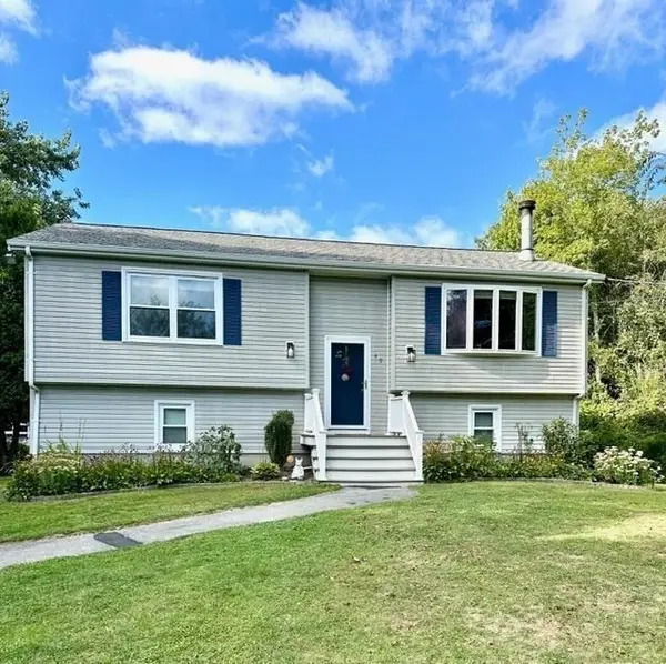 49 Hathaway Rd, Acushnet, MA 02743