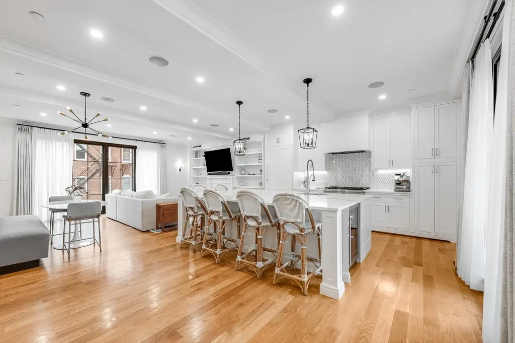 799 E 3rd St #2, Boston, MA 02127 - #1