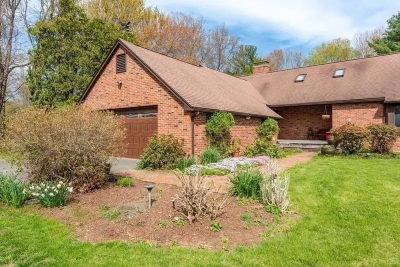 560 Middle St, Amherst, MA 01002 - #1