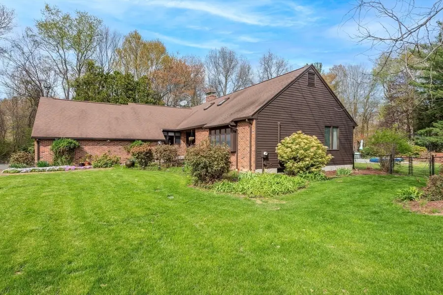 560 Middle St, Amherst, MA 01002 - #3