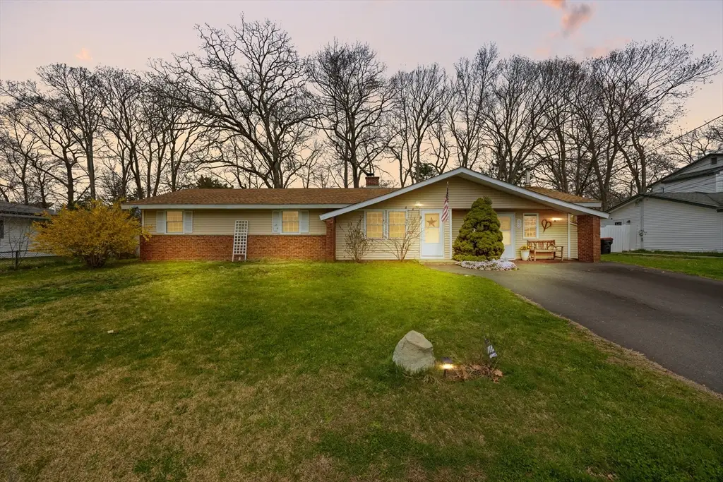 172 Lisa Dr, Brockton, MA 02302 - #1
