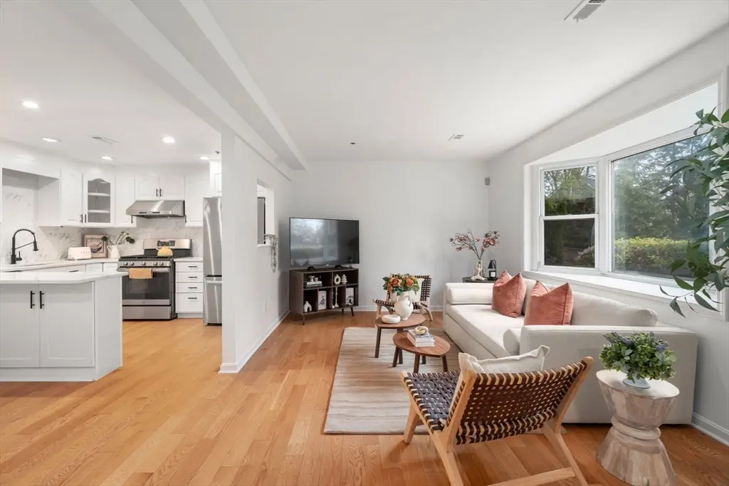 110 Coolidge Hill Rd #2, Watertown, MA 02472 - #1