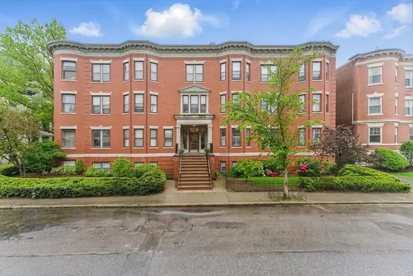 16 Garrison Rd #7, Brookline, MA 02445