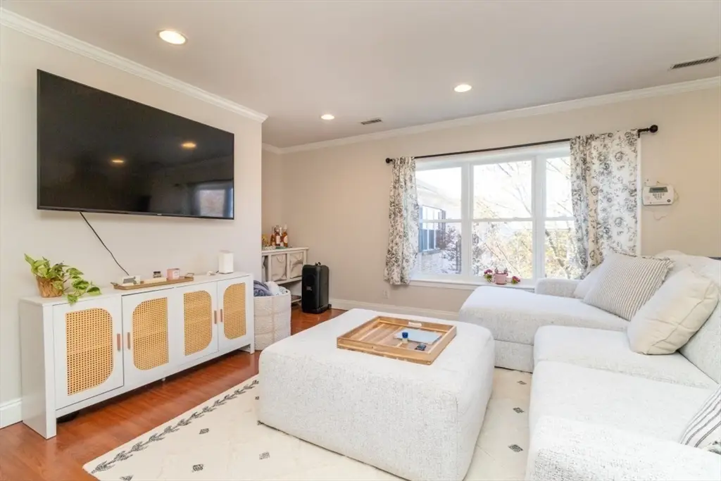 156 Newton St #4, Boston, MA 02135 - #1