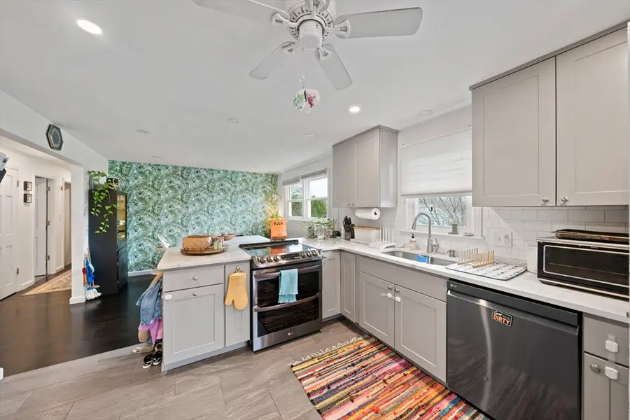 11 Mcauliffe Rd, Randolph, MA 02368 - #3