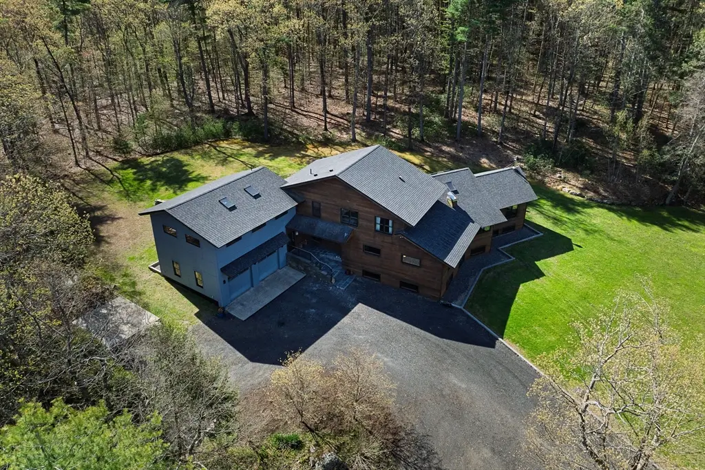 555 Coles Meadow Rd, Northampton, MA 01060 - #1