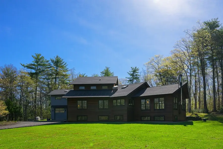 555 Coles Meadow Rd, Northampton, MA 01060 - #2