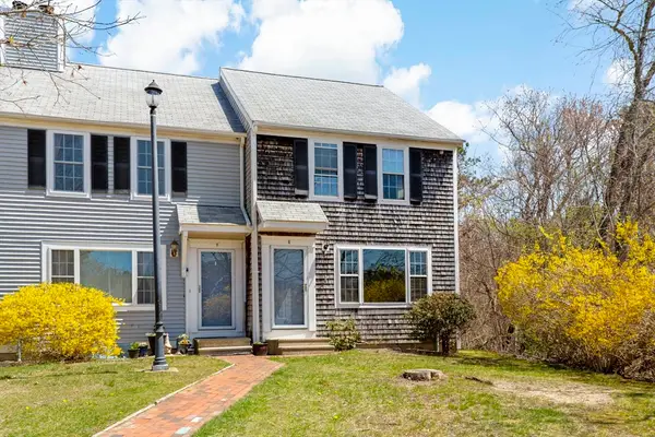 573 Carriage Shop Rd #G, Falmouth, MA 02536